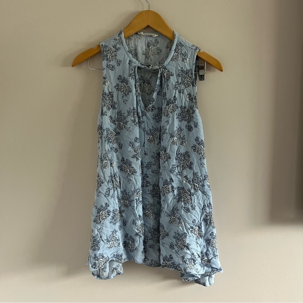 Chic Blue Rose Dress with Cut-Out Detail | Medium | Feminine & Stylish